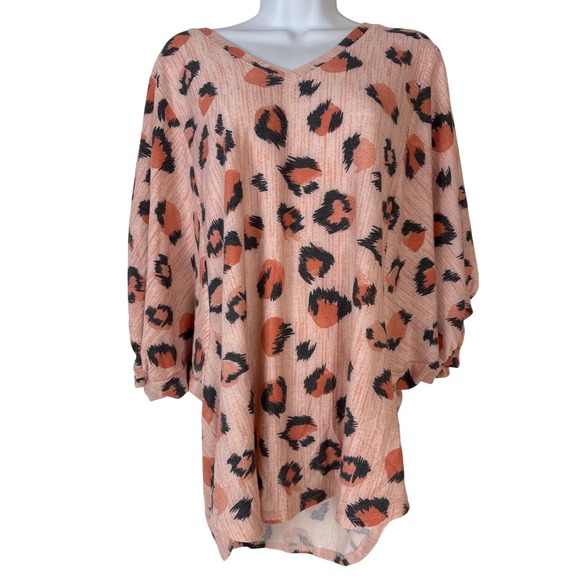 LuLaRoe Tops - LuLaRoe Renee Top Leopard Print V Neck Dolman Sleeve Size M